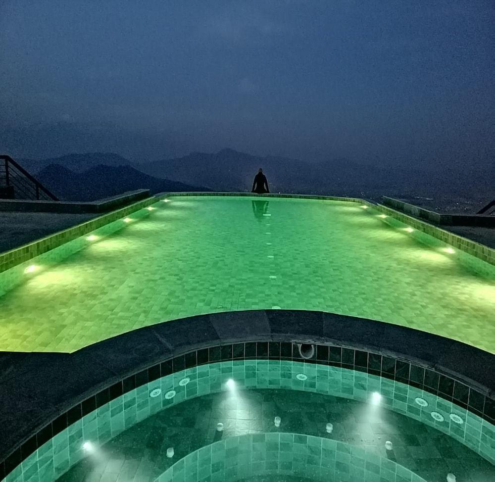 Chandragiri Hills Resort - Infinity Pool