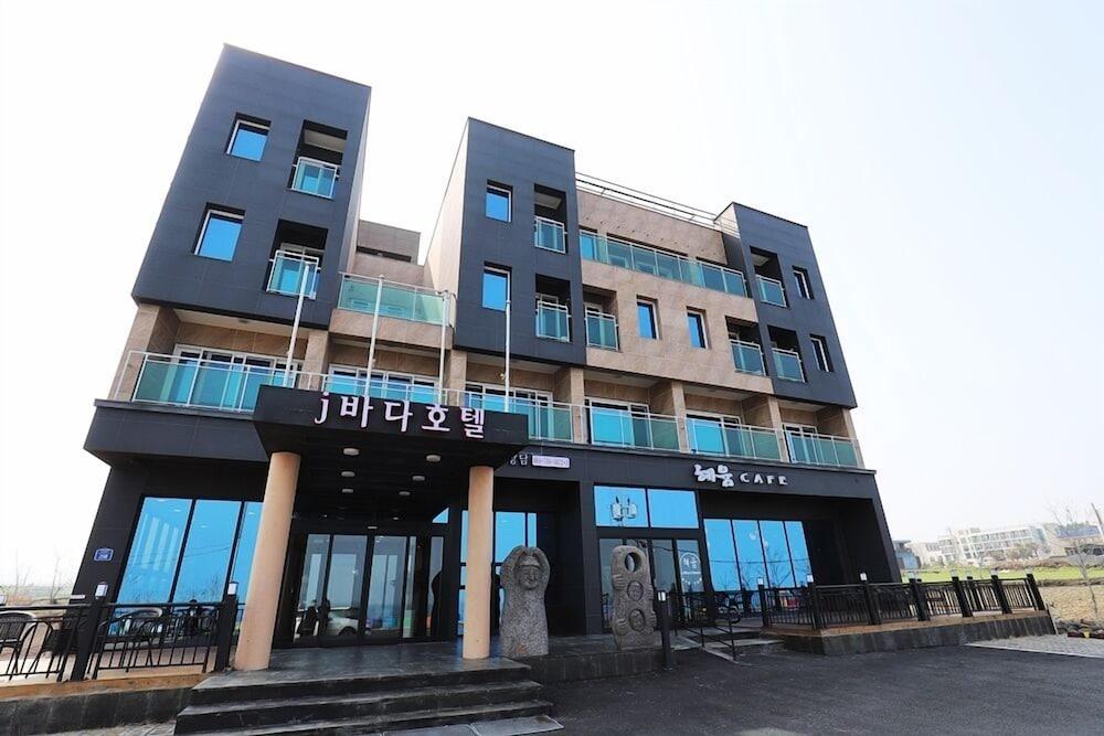 Jeju The Four Hills Hotel - Featured Image