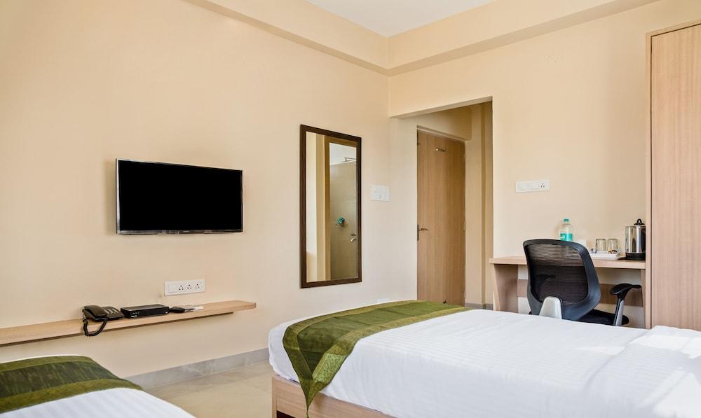 Treebo Indus Residency Premium - Room