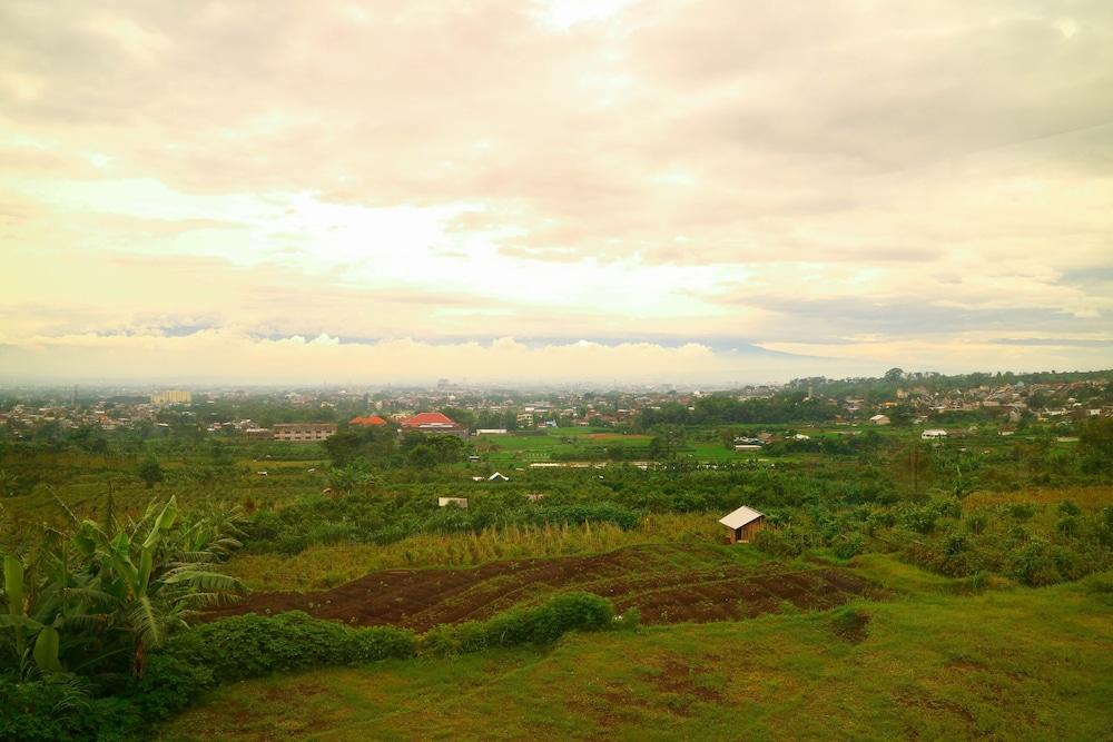 Amina Hill View Malang - Exterior