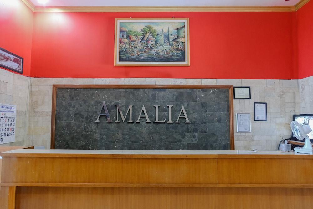 OYO 778 Guest House Amalia Malang - Reception