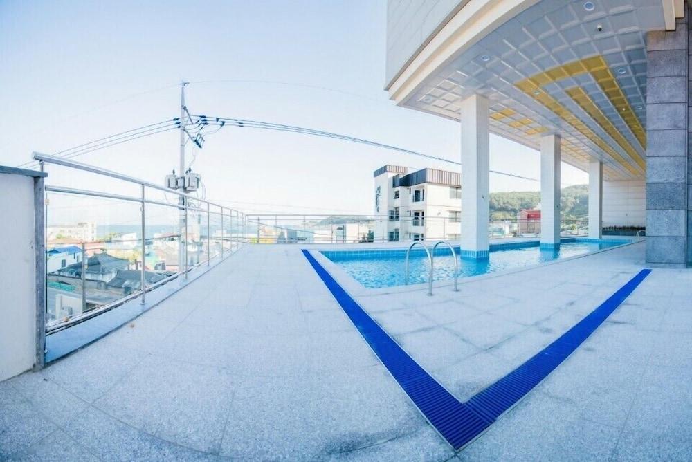 Yeonhawri330 Pool Villa & Hotel - Indoor/Outdoor Pool