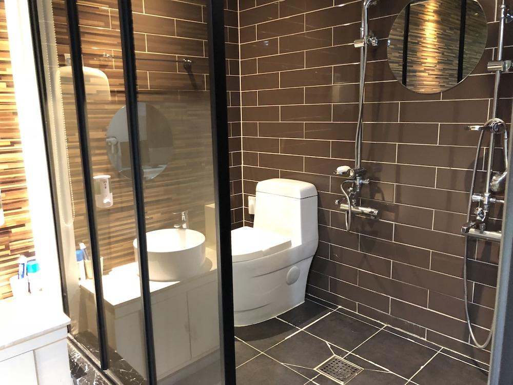 V3 Motel - Bathroom