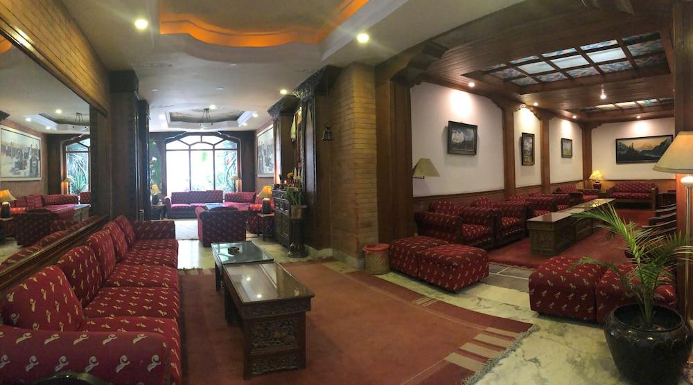 Nirvana Garden Hotel - Lobby Sitting Area