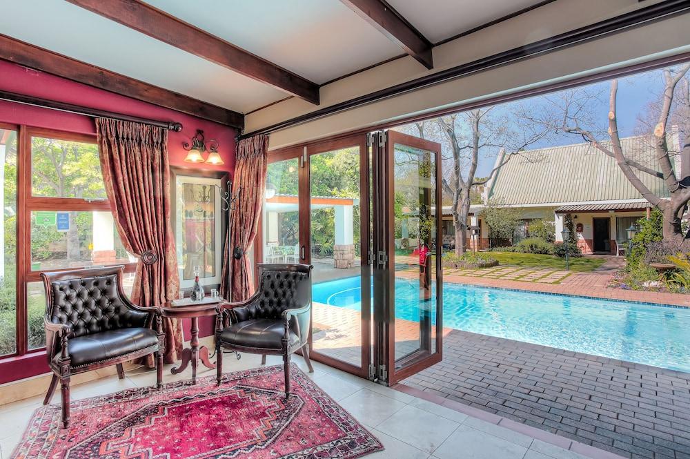 Sunninghill Guest Lodge - Featured Image