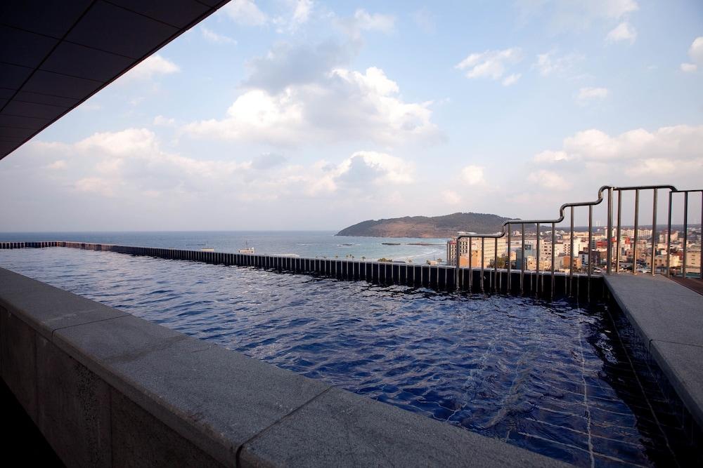 Seoubong Beach Hotel - Rooftop Pool