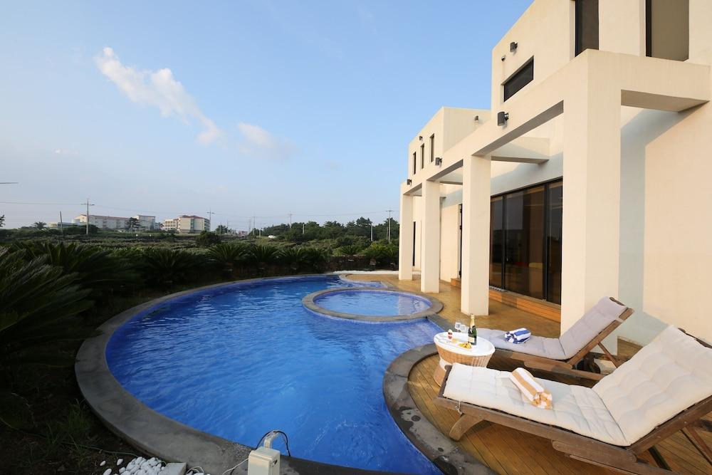 Libentia Hotel & Pool Villa - Private Pool