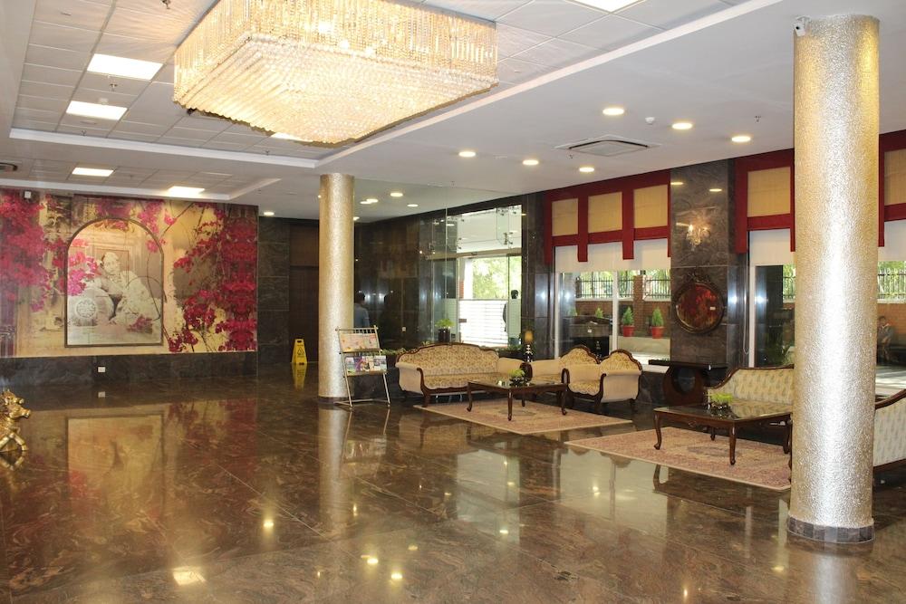Brilliant Hotel & Convention Center - Lobby Sitting Area