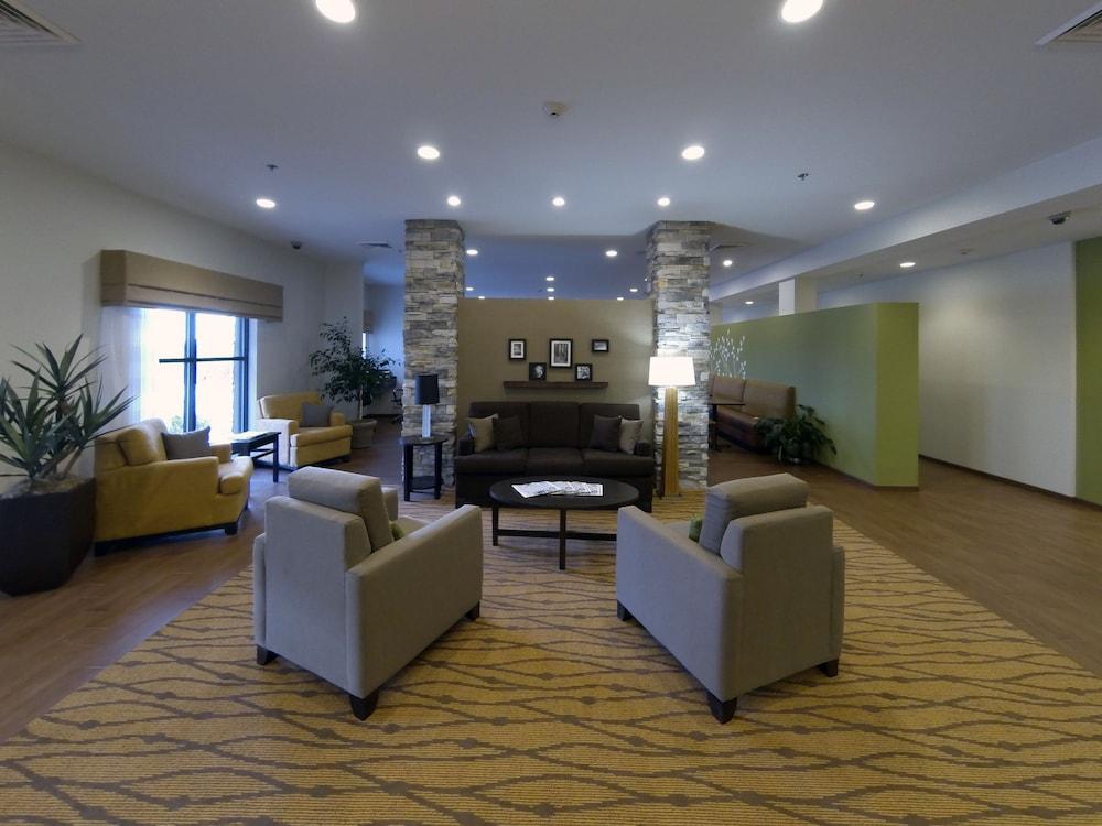 Sleep Inn & Suites Belmont / St. Clairsville - Lobby Sitting Area