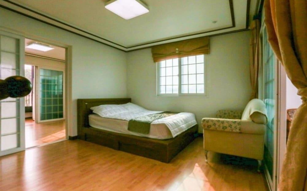 Jeju Badapunggyeong Pension - Room
