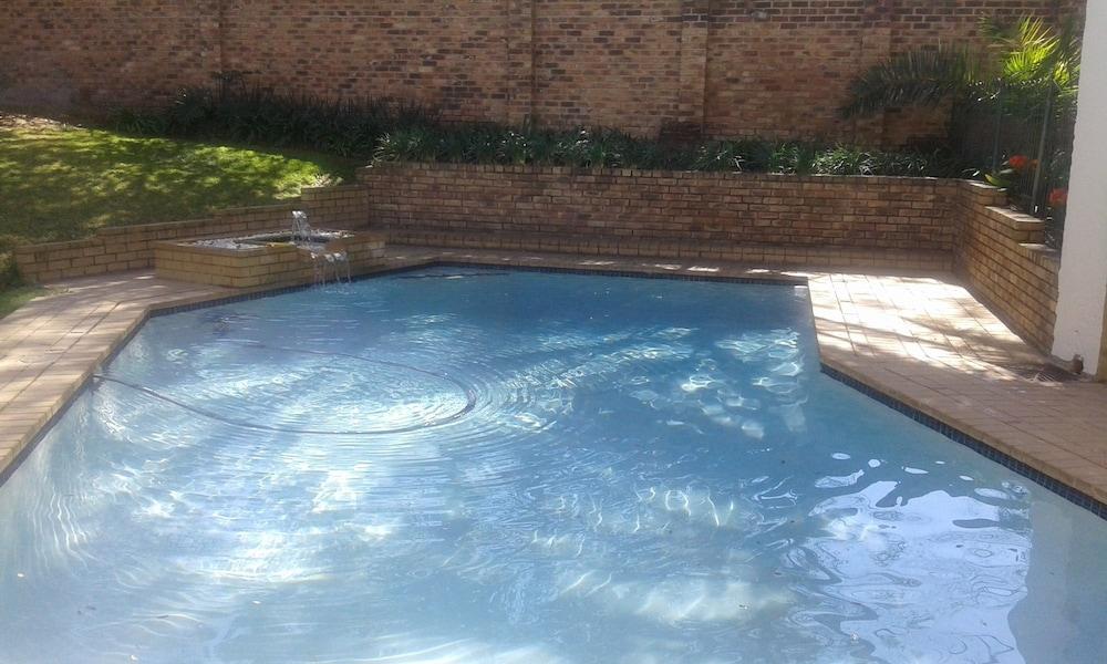 Royal Olympia Lodges and Safaris - Outdoor Pool