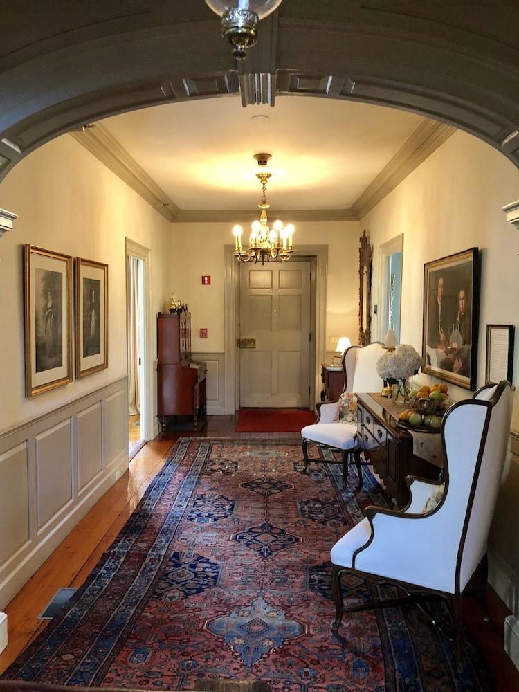 Francis Malbone House Inn - Interior Entrance