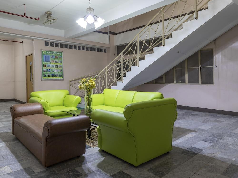ZEN Rooms A. Pichon Davao - Lobby Sitting Area