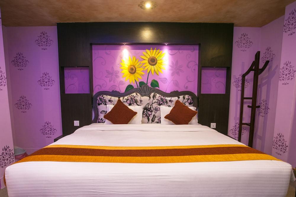 Hotel Nepal Tara - Living Room
