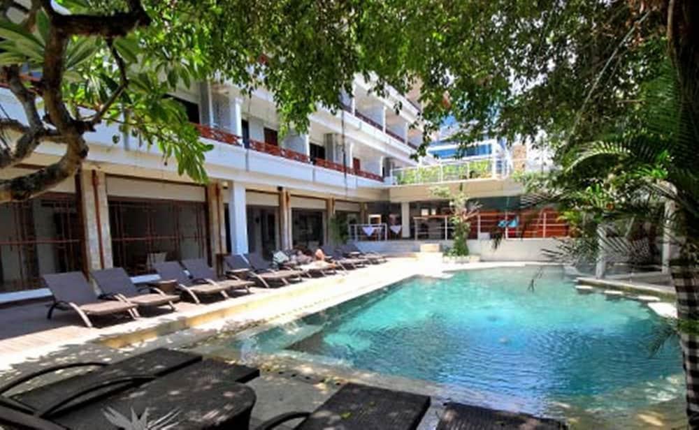 Maharani Beach Hotel - Pool