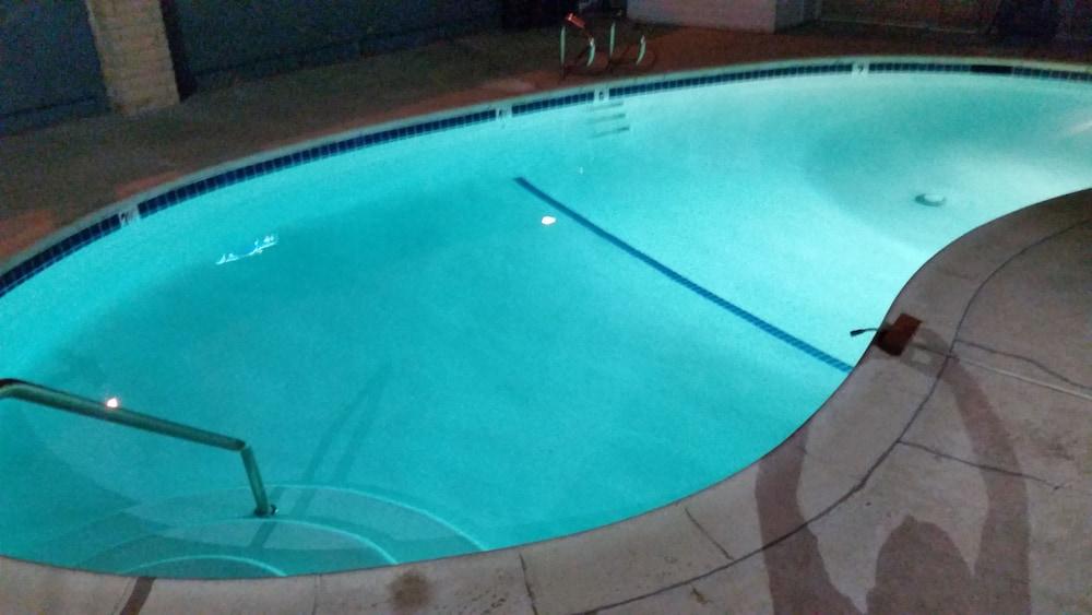 Kona Inn Motel Anaheim - Outdoor Pool