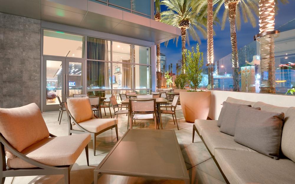 Hampton Inn  & Suites Anaheim Resort Convention Center - Exterior