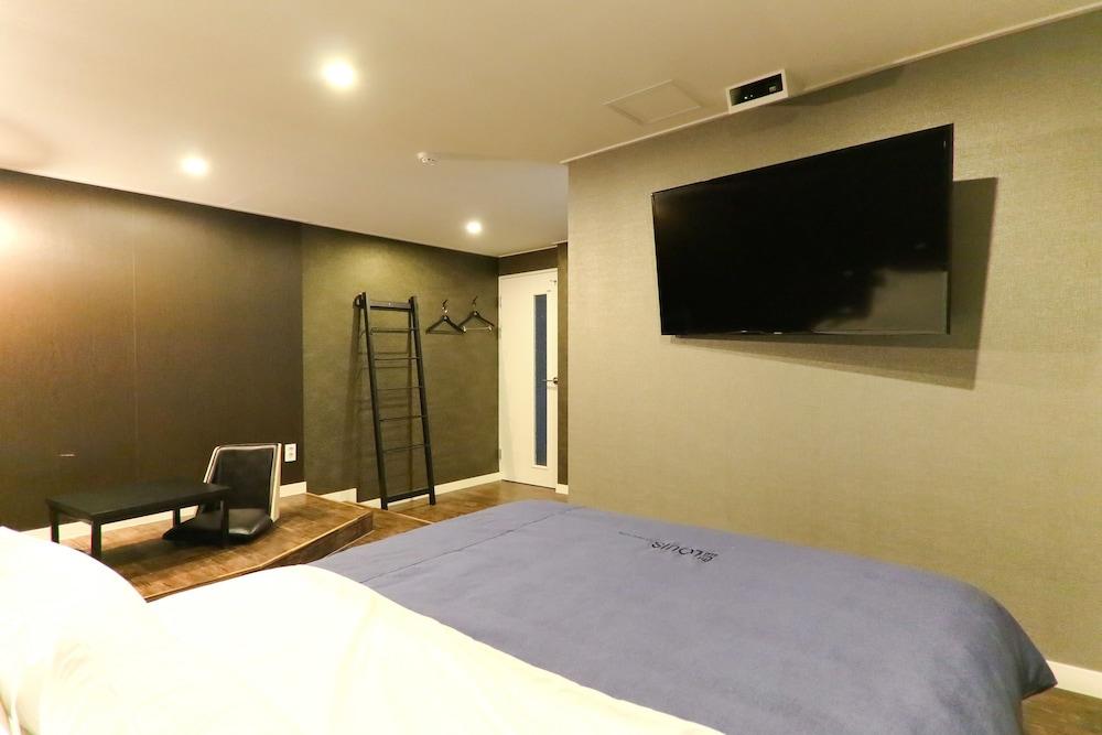 Louis Hotel - Room