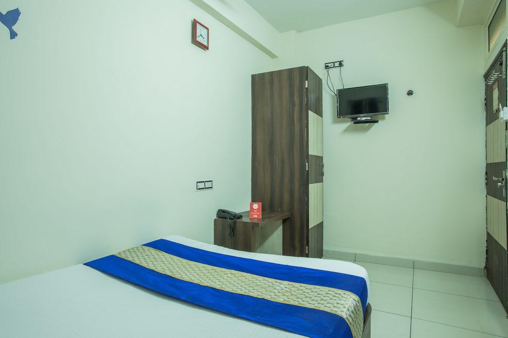 OYO 4042 Hotel Mehar Residency - Guestroom