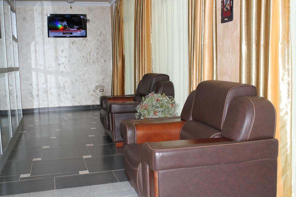 Oasis Hotel Apartment - Lobby Sitting Area