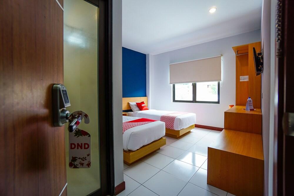 OYO 2515 D'karombasan Hotel - Room