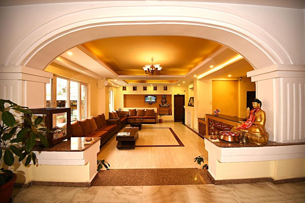 DOM Himalaya Hotel - Lobby