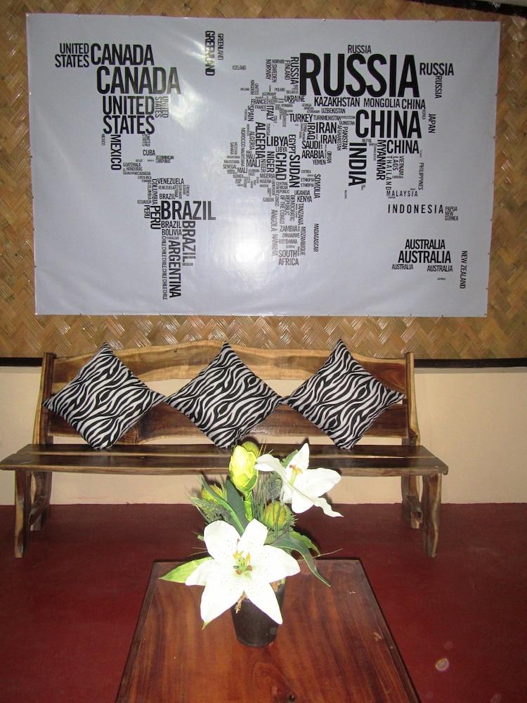 Coron Guapos Guesthouse - Lobby Sitting Area