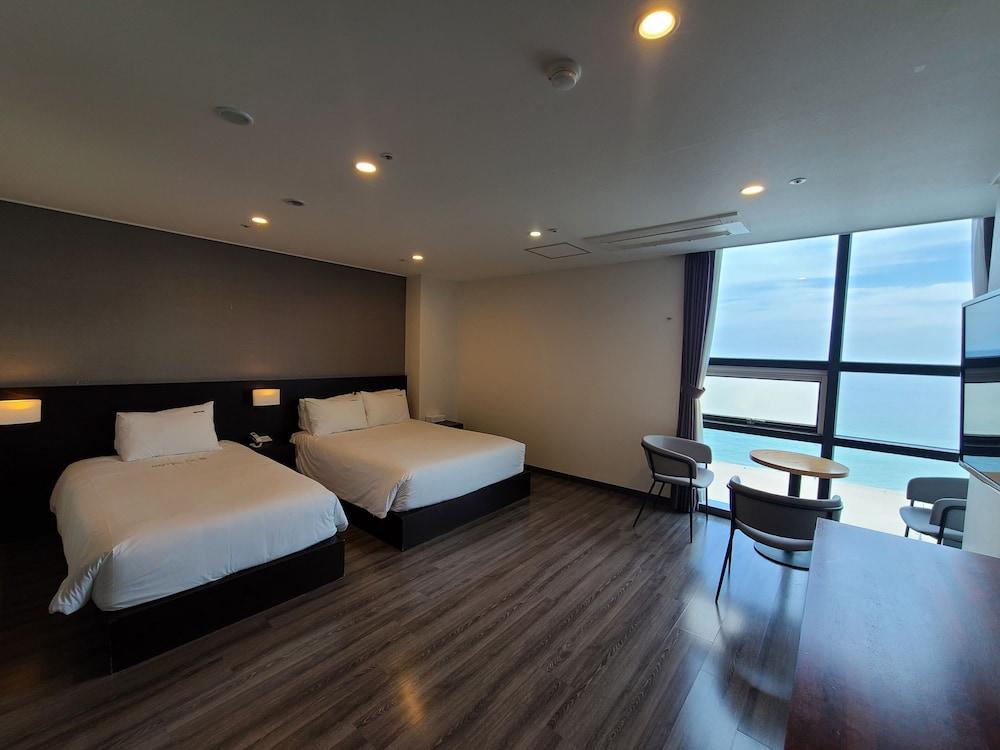 MS Hotel - Room
