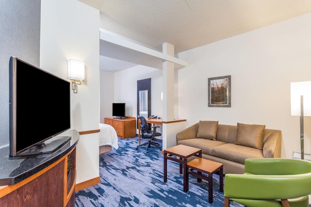 Fairfield Inn & Suites by Marriott Madison East - Room