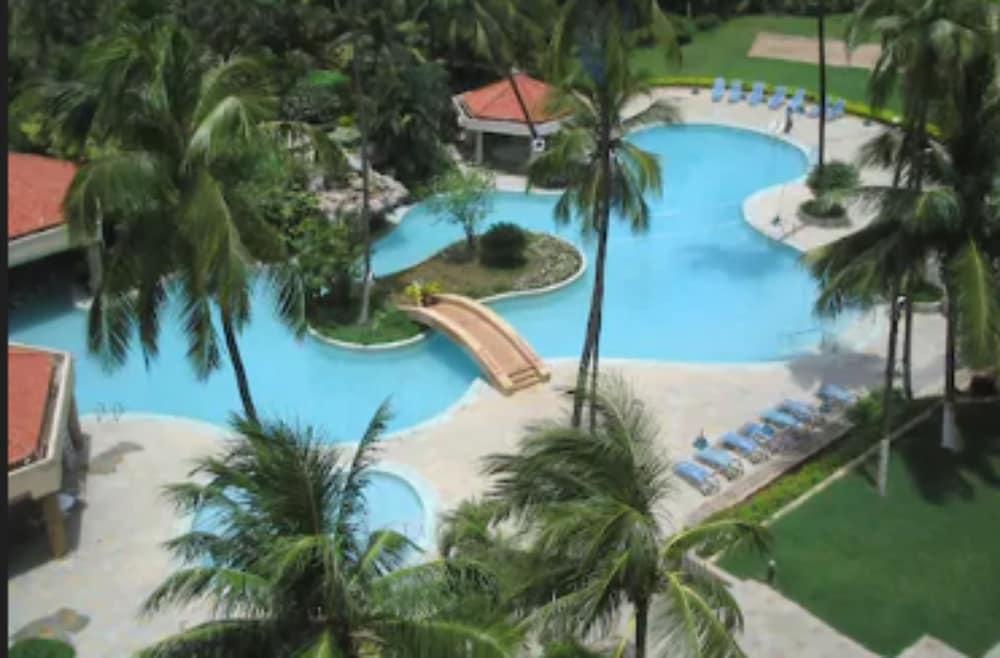 The Retreat Hotel & Convention Centre - Outdoor Pool