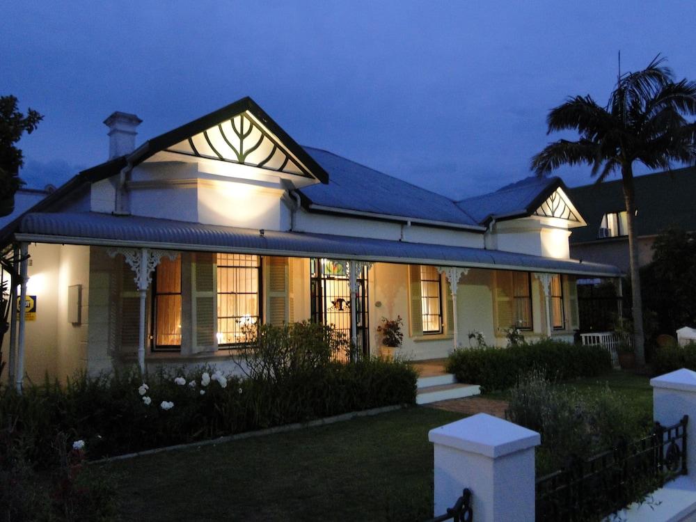 Fynbos Villa Guest House - Featured Image