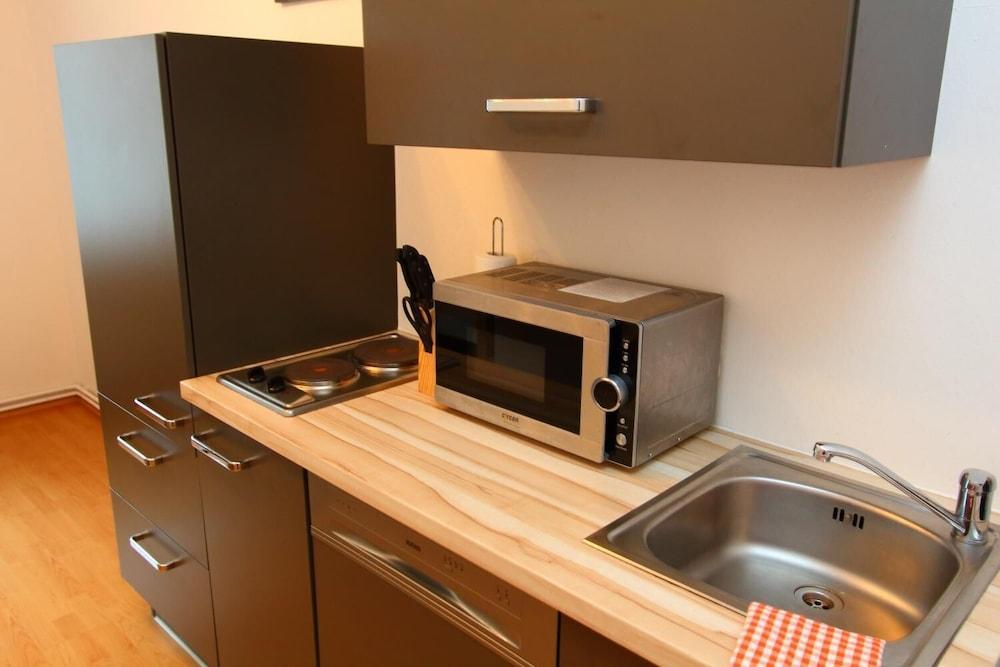 CheckVienna – Apartment Reumannplatz - Private kitchen