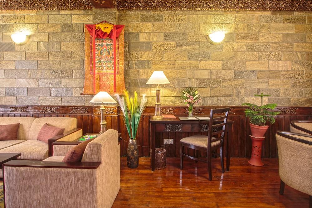 Hotel Tibet International - Lobby Sitting Area