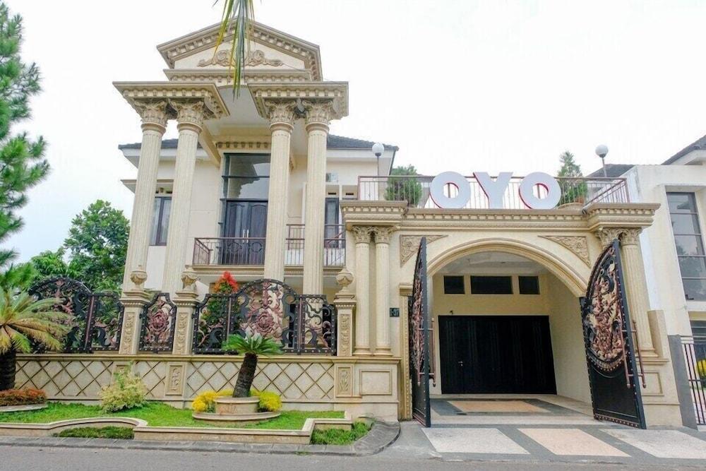 OYO 2724 Perdana Suites Residence Syariah - Featured Image