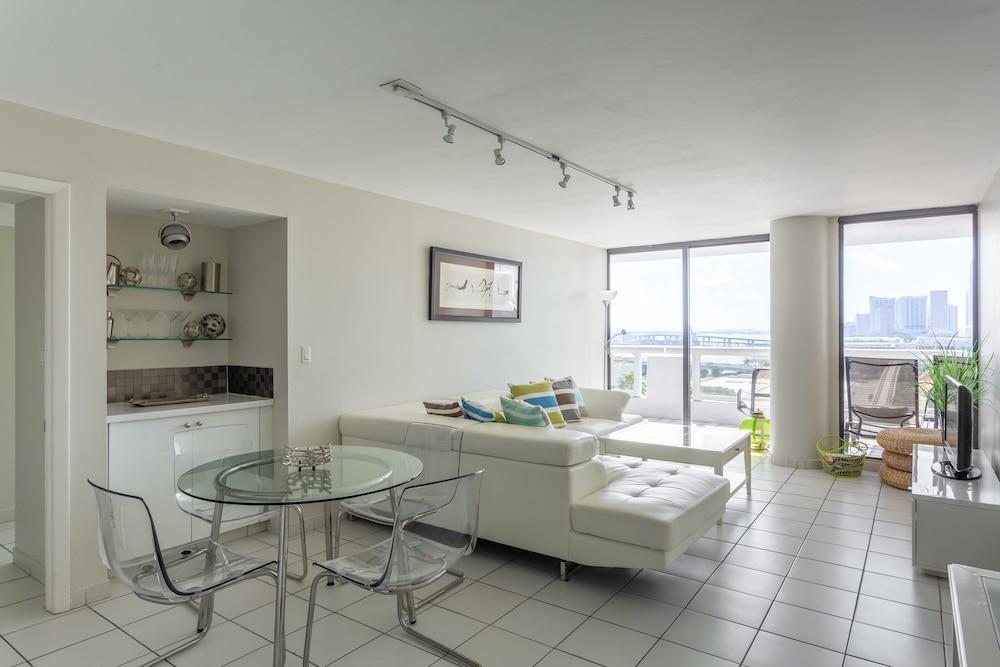 Lux One Bedroom Close to Wynwood - Featured Image