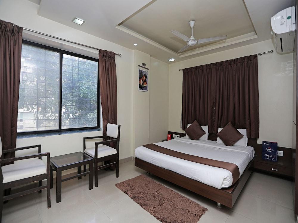 OYO 693 Hotel Ranjanas Hospitality - Featured Image