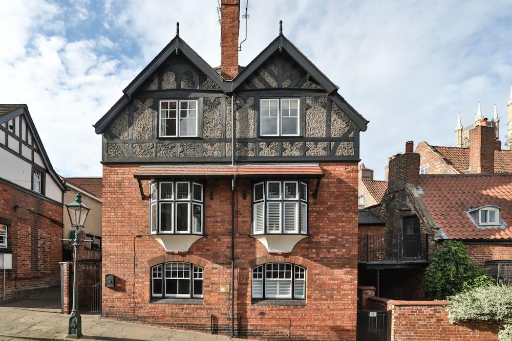 Superb Period Townhouse in Historic Uphill Lincoln - Exterior