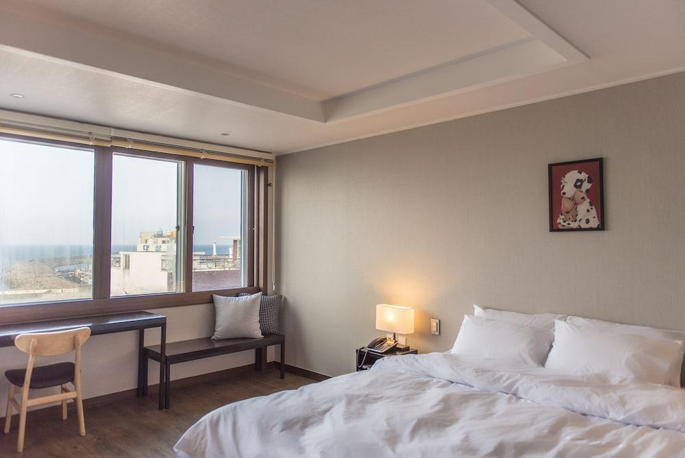 Check Inn Hotel Jeju - Room