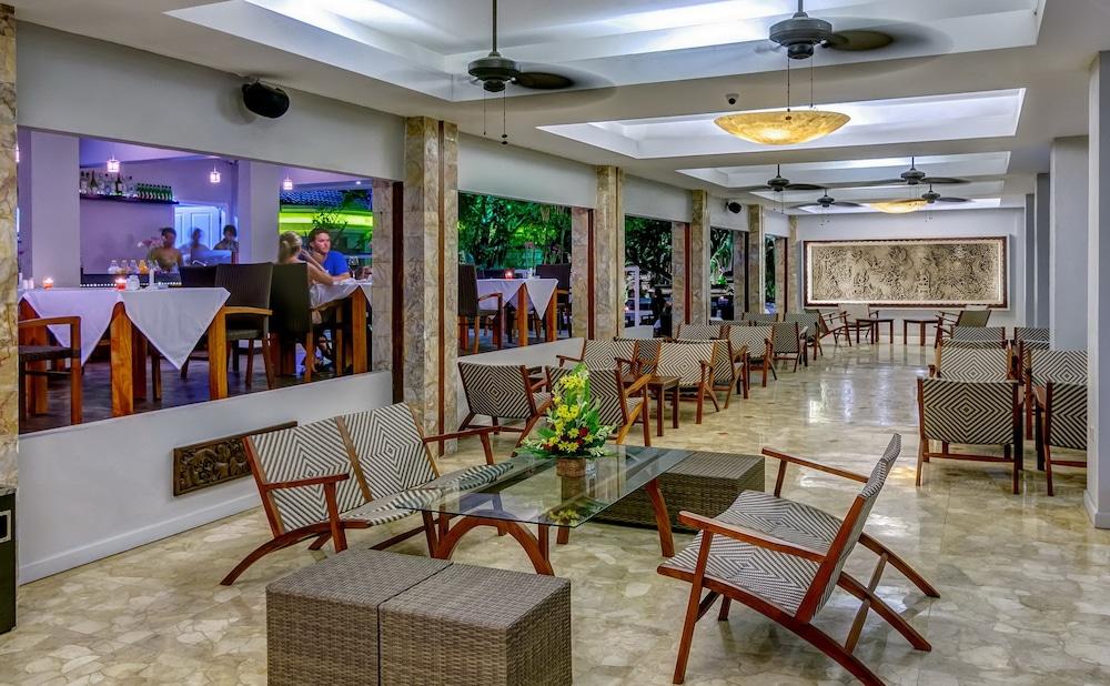 Maharani Beach Hotel - Lobby Sitting Area