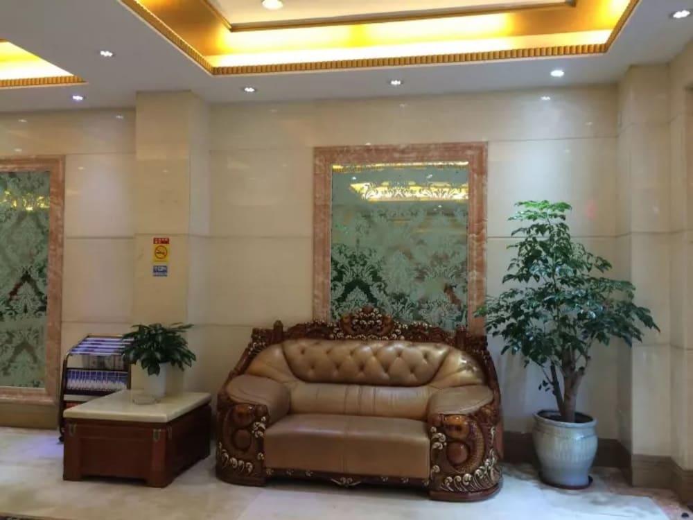 Zhuhai Xinhualian Business Hotel - Lobby Sitting Area