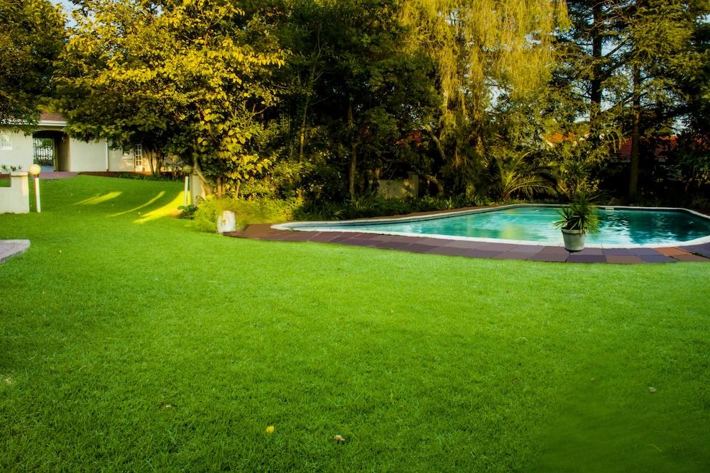 Four Seasons Lehae Guest House - Outdoor Pool