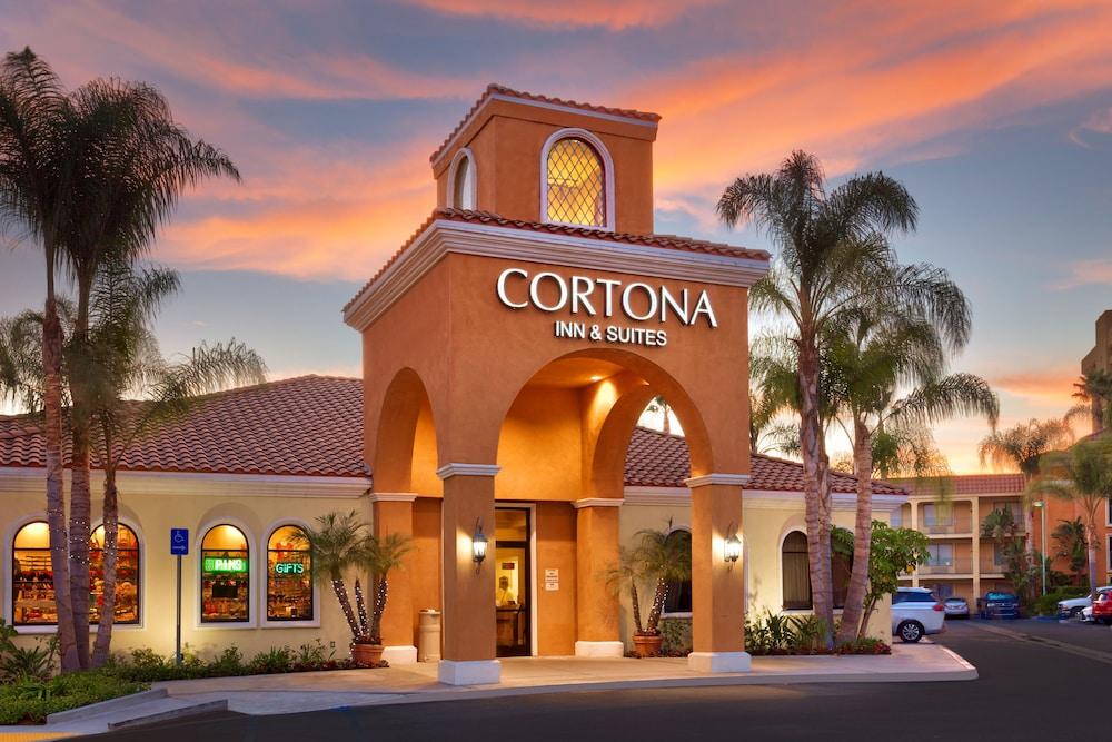 Cortona Inn & Suites Anaheim Resort - Lobby
