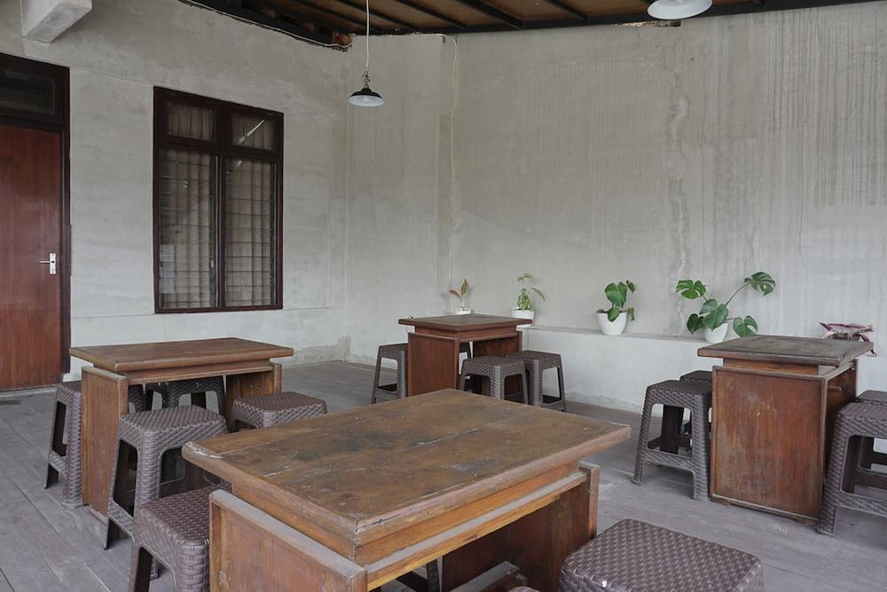 RedDoorz Hostel @ Borobudur Street - Interior