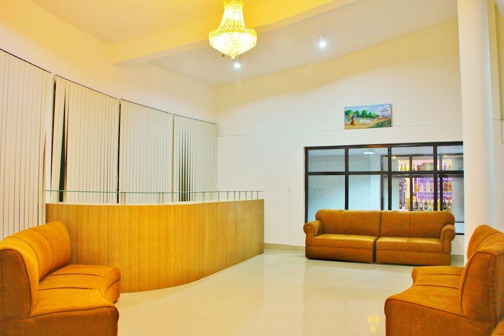HOTEL MYSTIC BUDDHA - Lobby Sitting Area