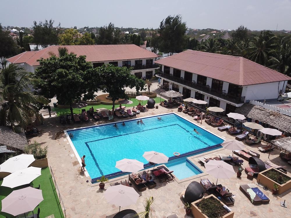 Amaan Beach Bungalows - Outdoor Pool