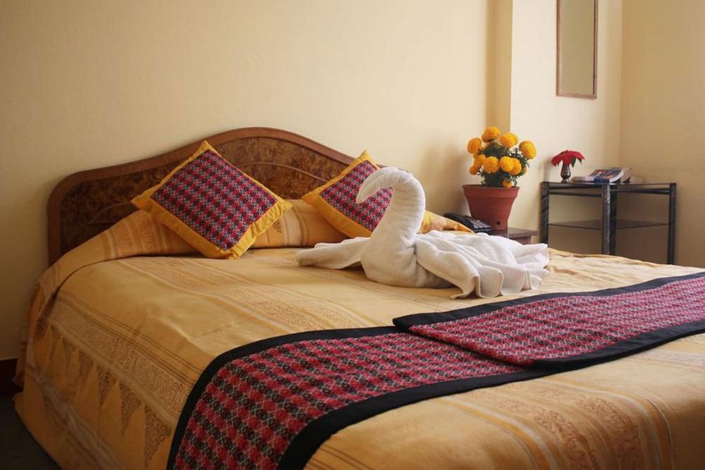 Simrika Homes Bed and Breakfast - Room