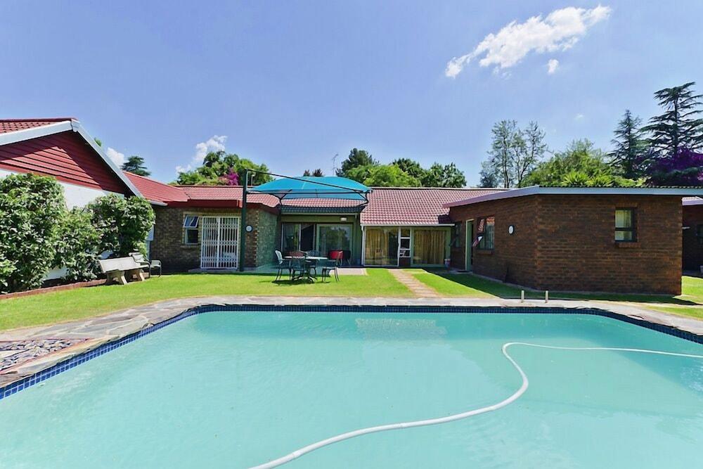 Golden Gate Guest House - Outdoor Pool
