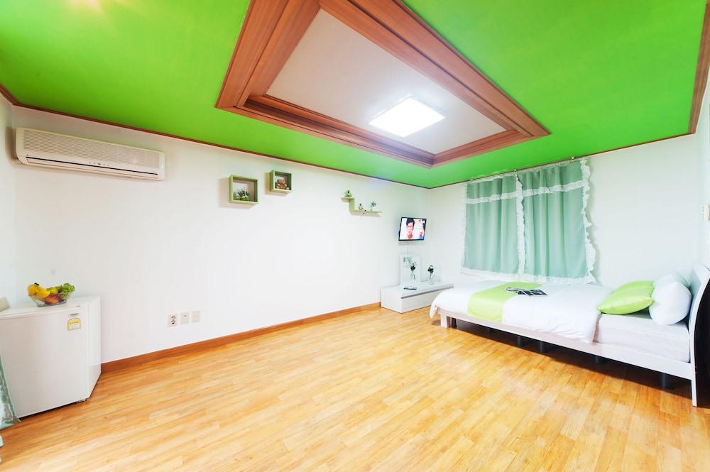 Nakwon Beach House - Room