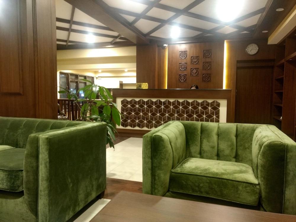 Hotel Padma - Lobby Sitting Area