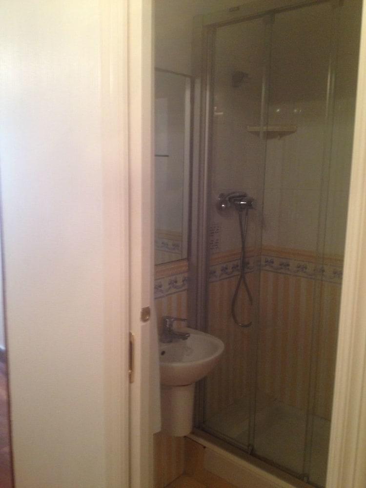 بنسيون سان لورينثو - Bathroom